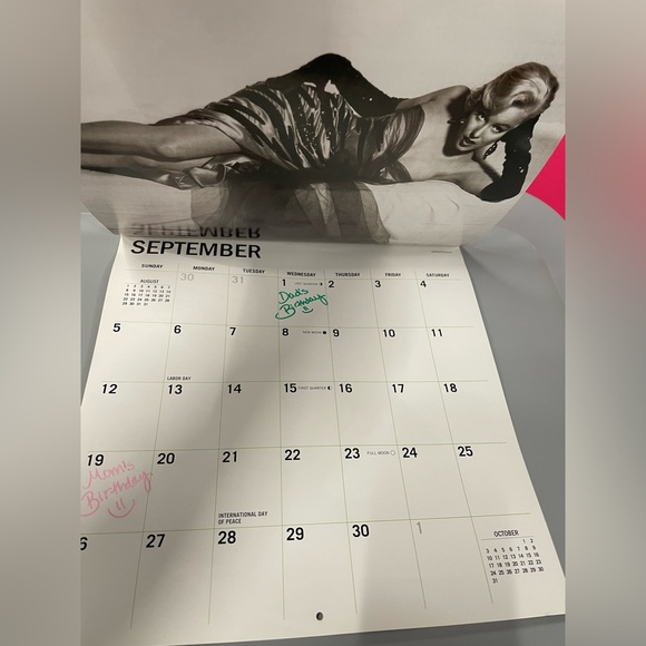 Marilyn Monroe 2010 Calendar, Collectible - Picture 5 of 5